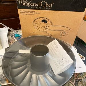 Pampered Chef Gray Fluted Cake Pan